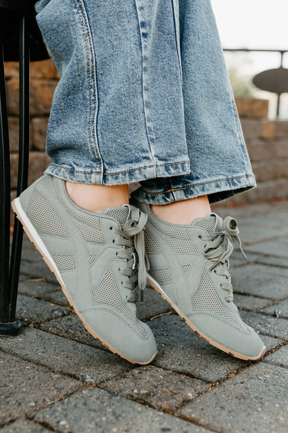 Chase The Wins Lace-Up Mesh Sneakers (Green)