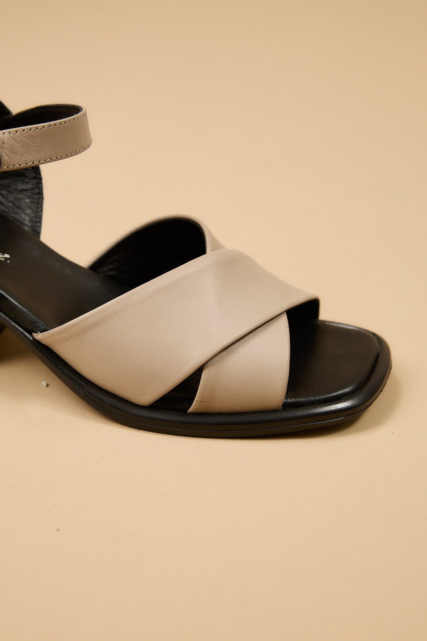 Blair | Beige Item Sandals