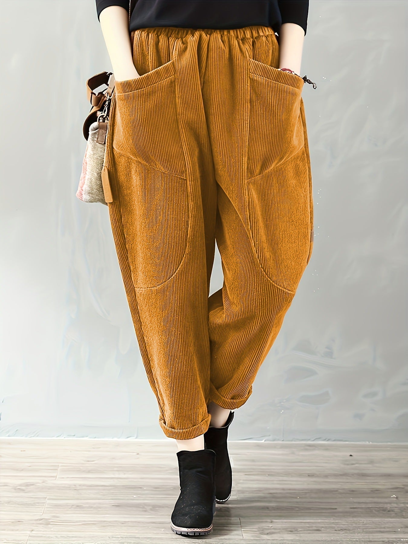 Loose-fit women's corduroy pants | With pockets