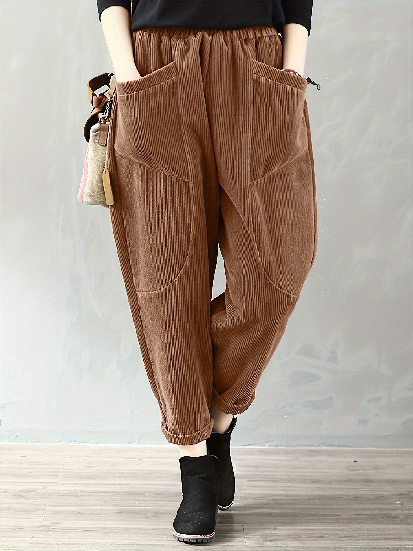 Loose-fit women's corduroy pants | With pockets