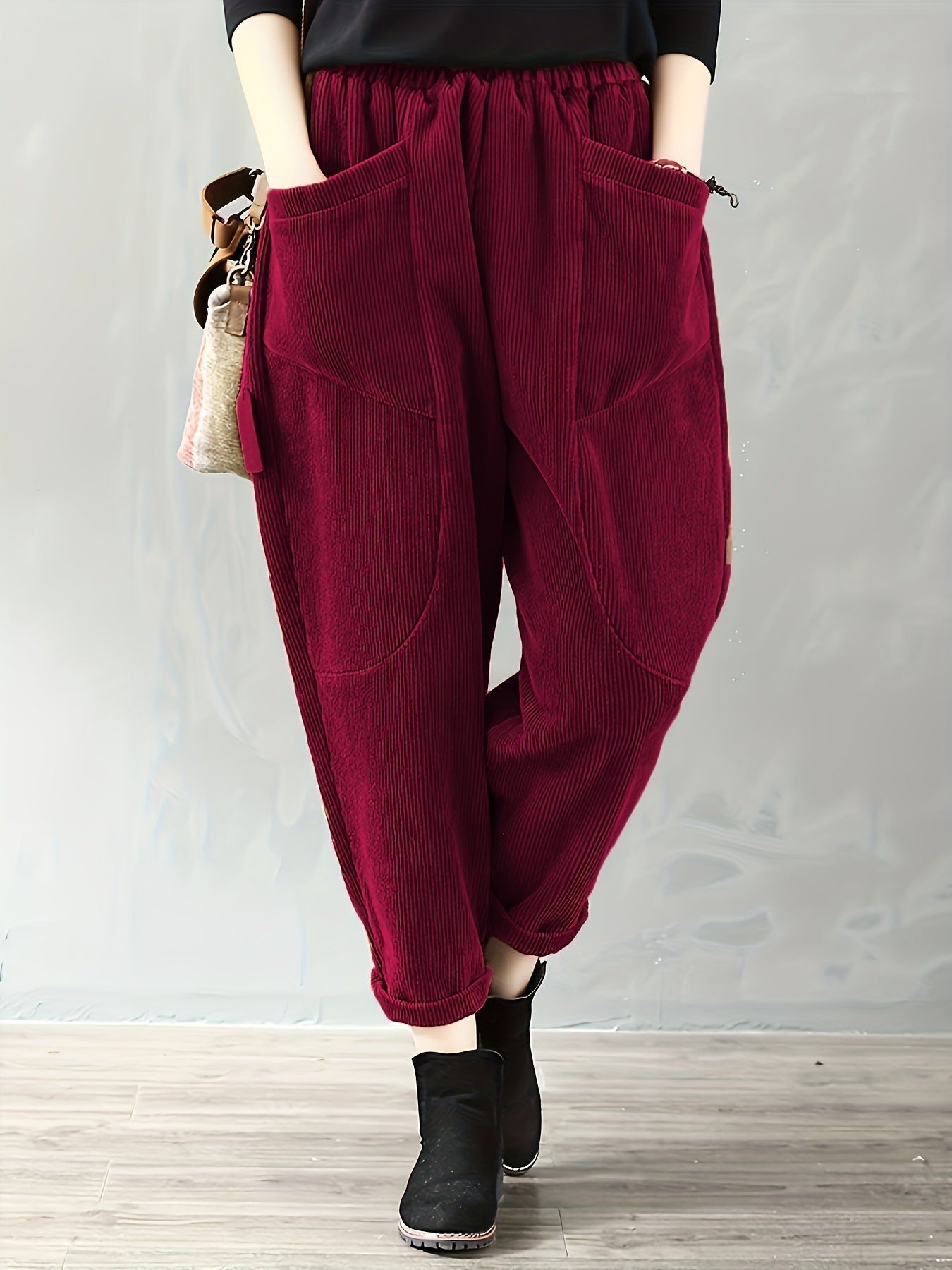 Loose-fit women's corduroy pants | With pockets