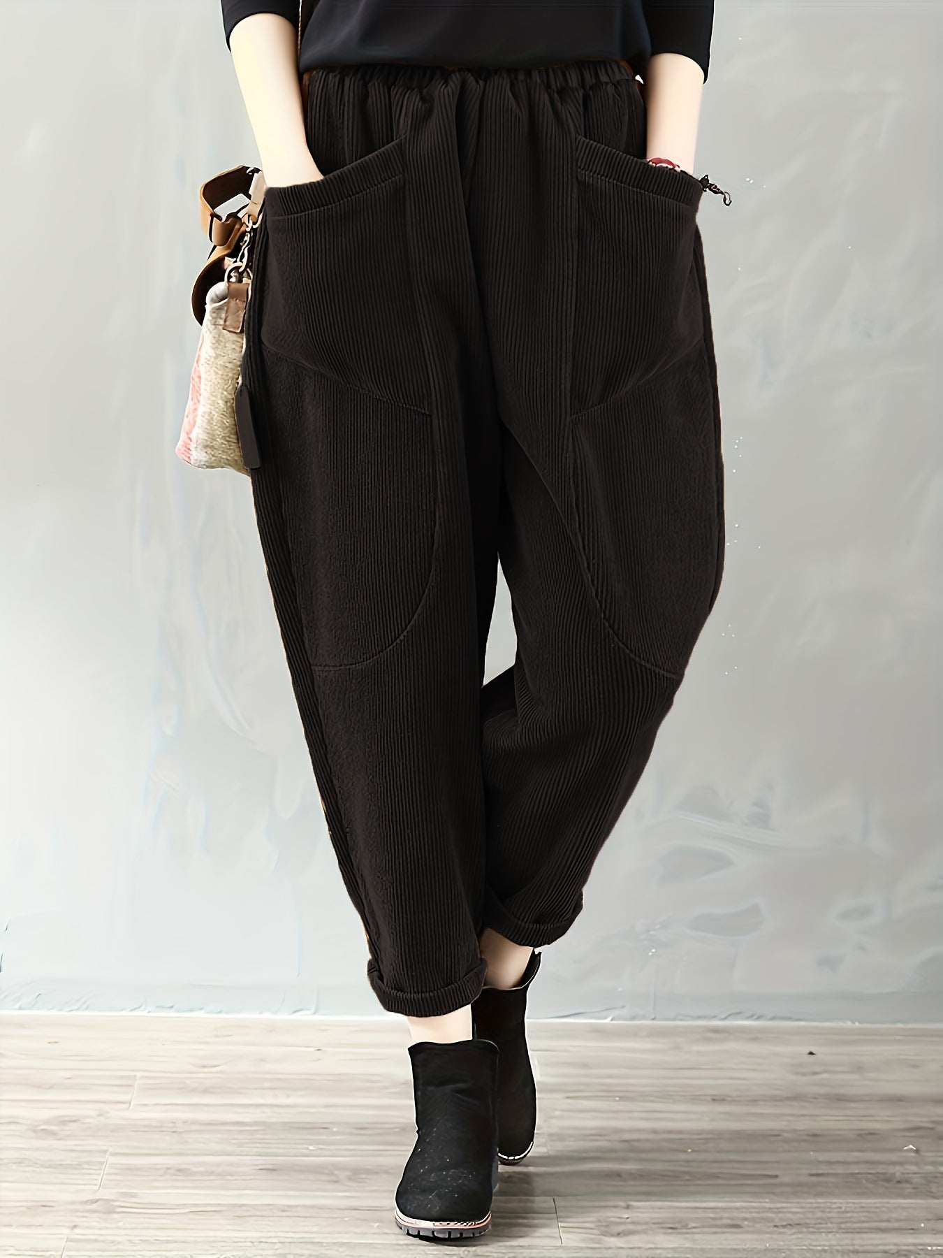 Loose-fit women's corduroy pants | With pockets
