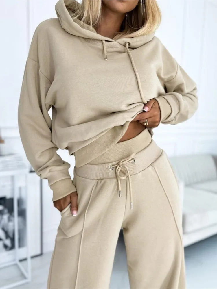 Set consisting of hooded top and wide-leg pants for women | Classic